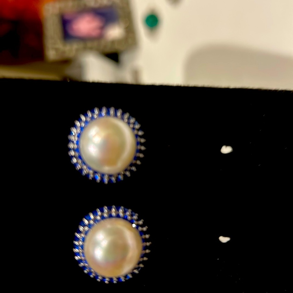 Pearl
Studs silver plated